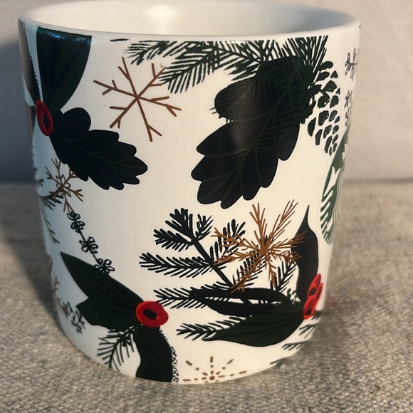 Starbucks Pinecone and Holly Mug,Stunning and Collectible From 2021. 12 ounces - Picture 6 of 9